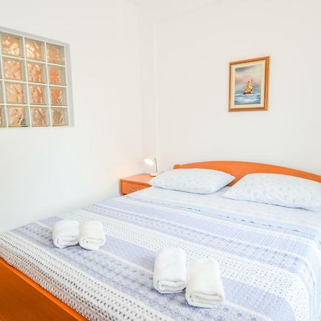 Apartment Darinka Pula Bagian luar foto