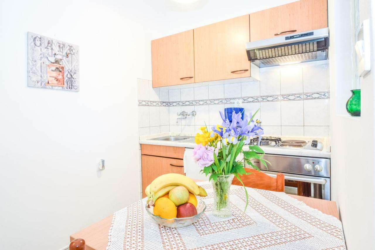 Apartment Darinka Pula Bagian luar foto