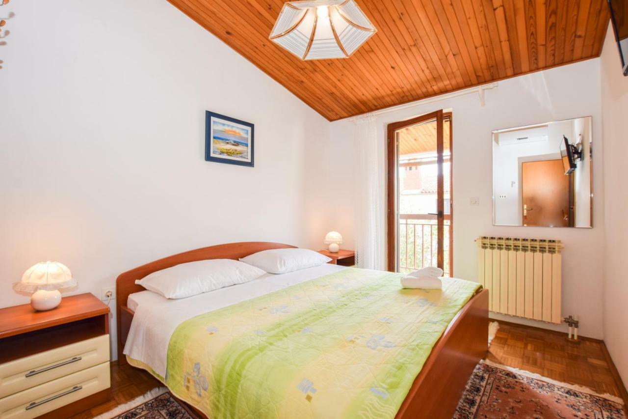 Apartment Darinka Pula Bagian luar foto