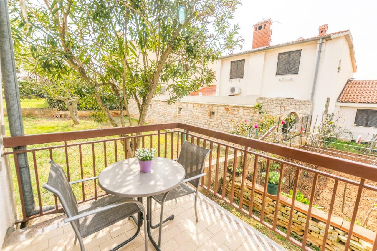 Apartment Darinka Pula Bagian luar foto