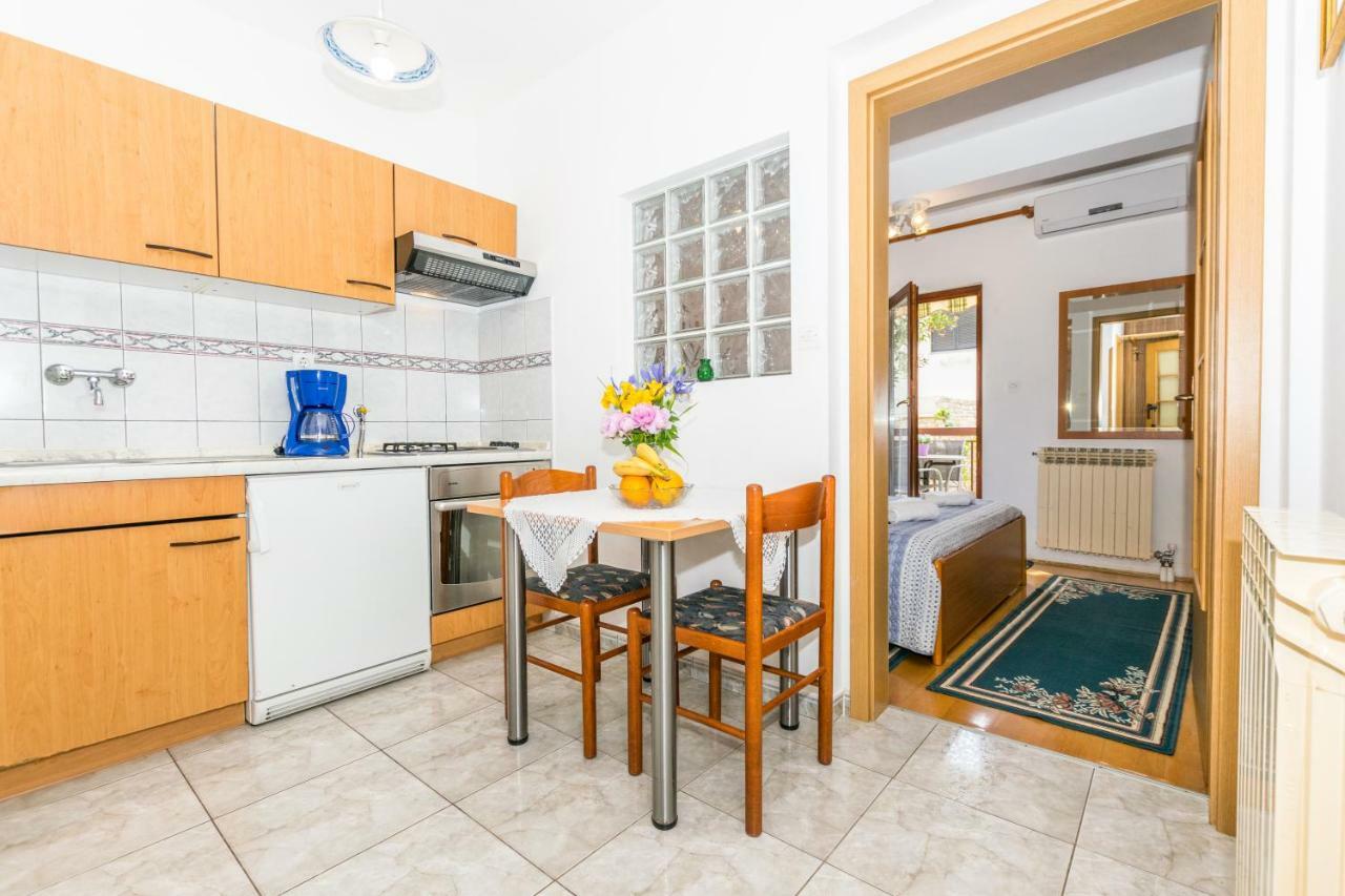 Apartment Darinka Pula Bagian luar foto