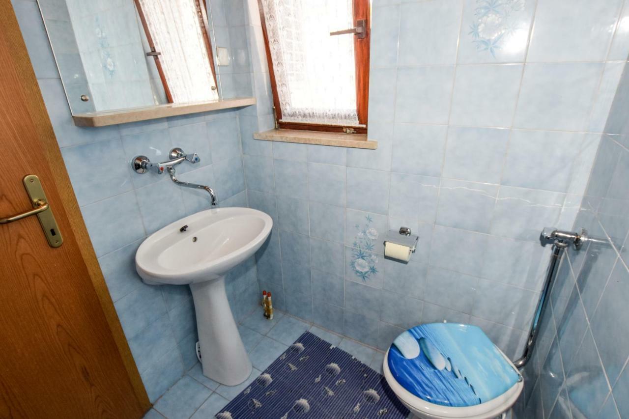 Apartment Darinka Pula Bagian luar foto