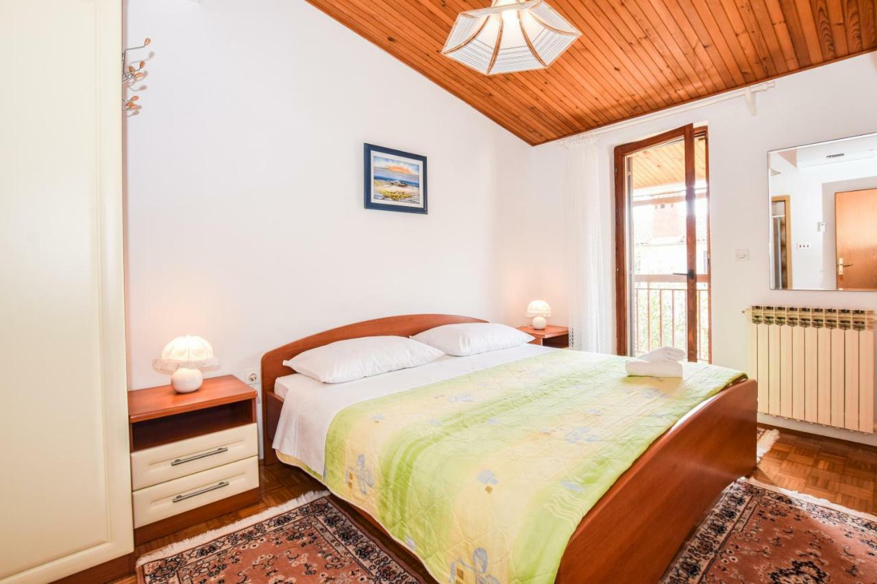 Apartment Darinka Pula Bagian luar foto
