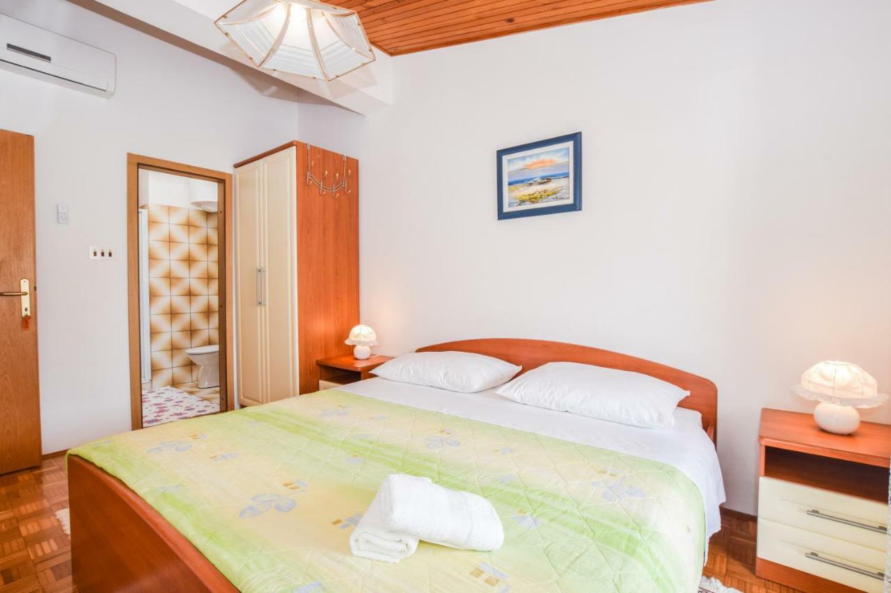 Apartment Darinka Pula Bagian luar foto