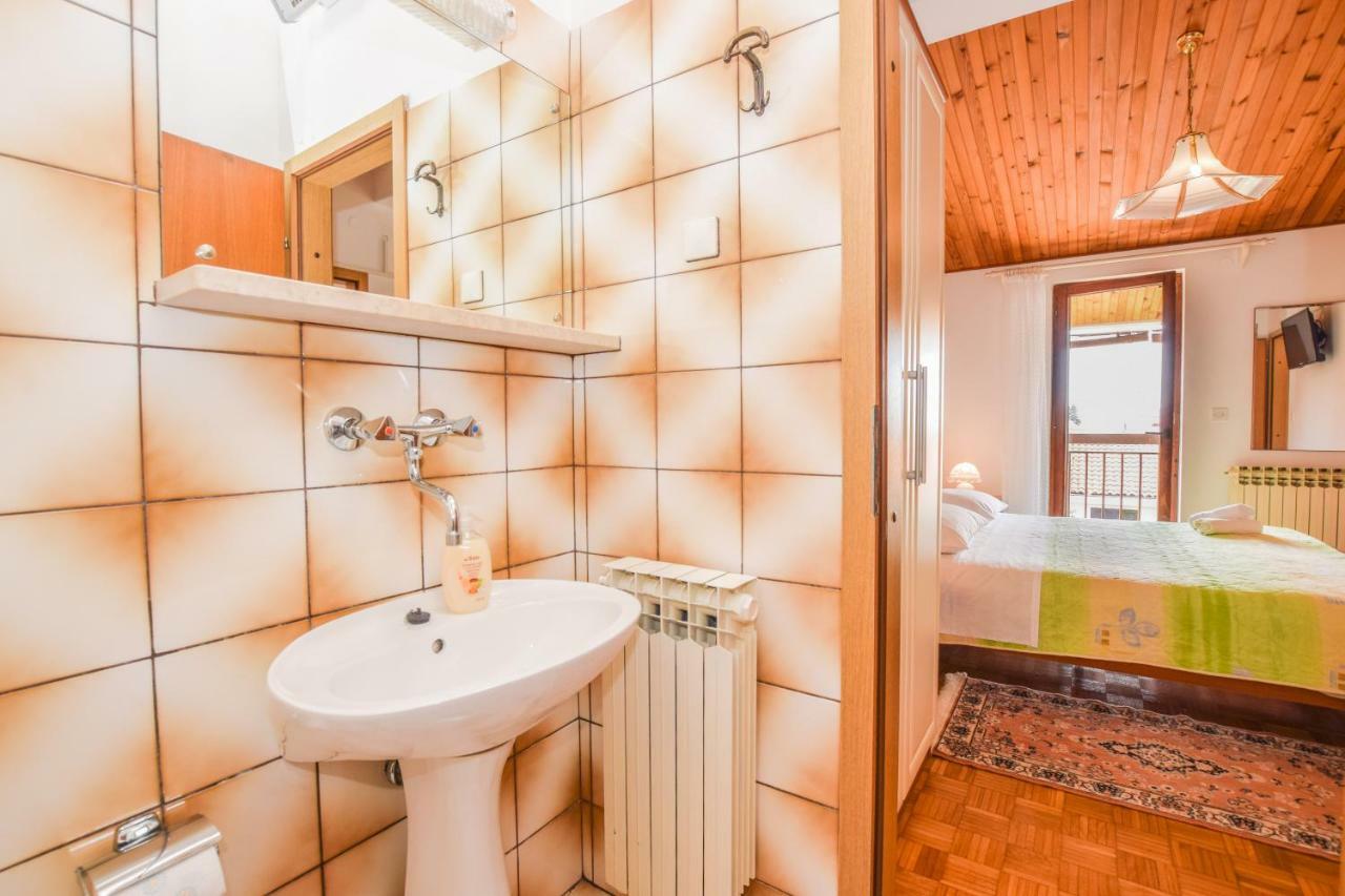 Apartment Darinka Pula Bagian luar foto