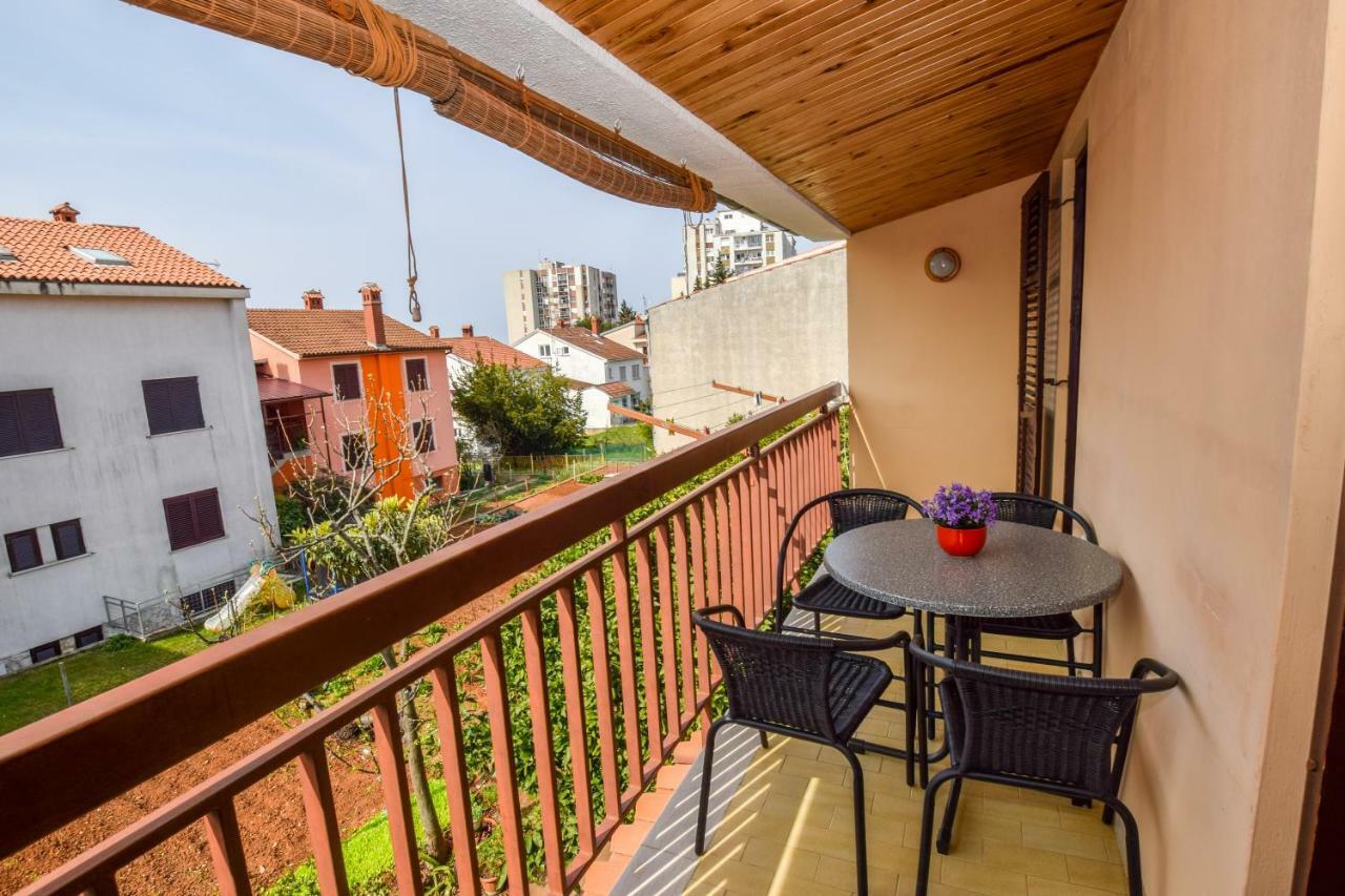 Apartment Darinka Pula Bagian luar foto