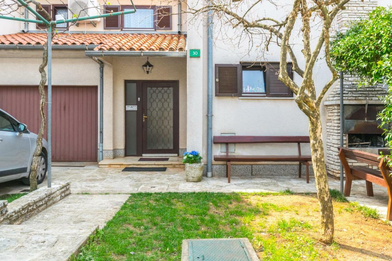 Apartment Darinka Pula Bagian luar foto