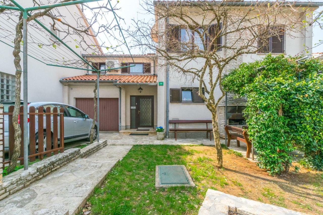 Apartment Darinka Pula Bagian luar foto