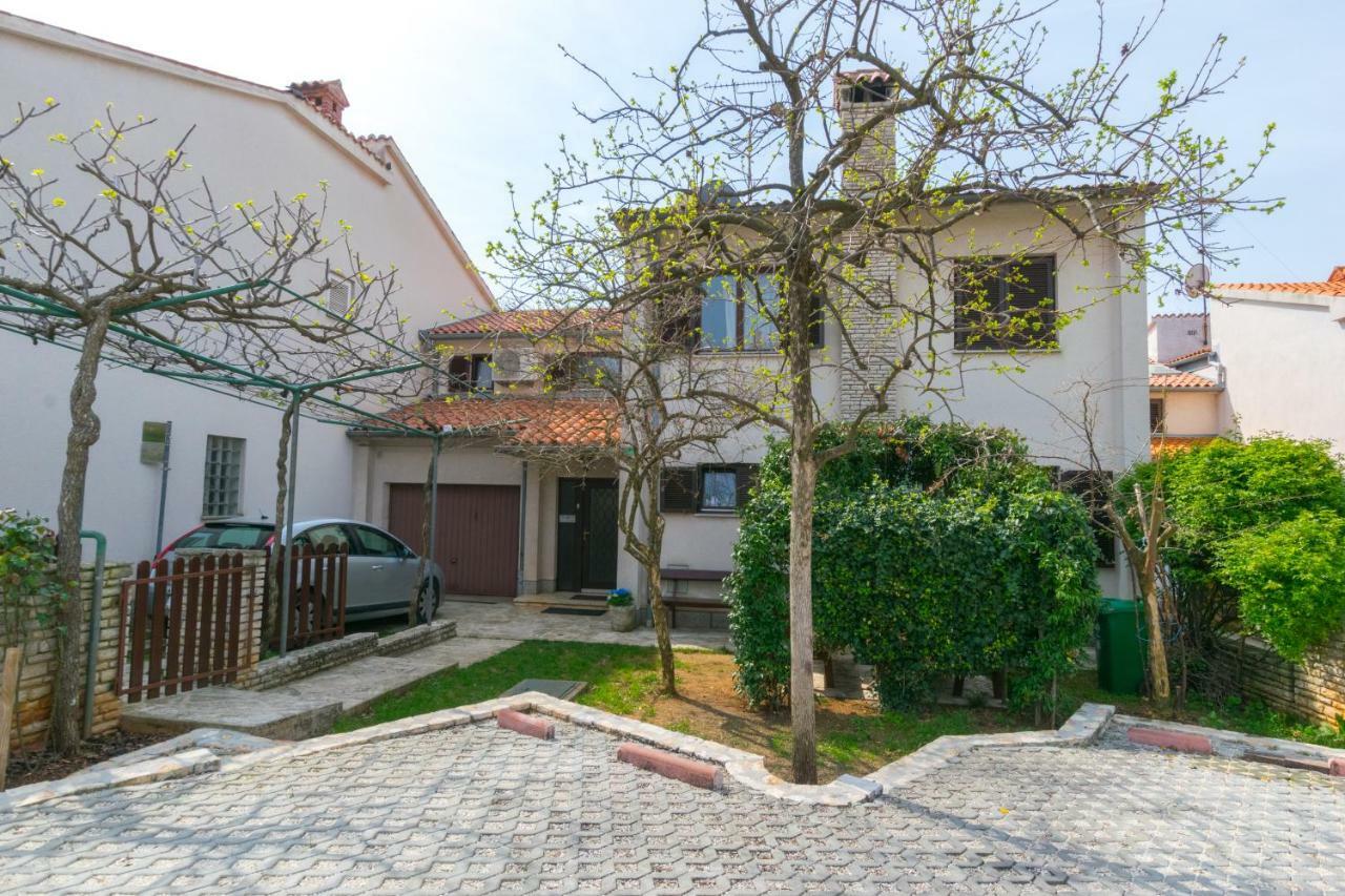 Apartment Darinka Pula Bagian luar foto